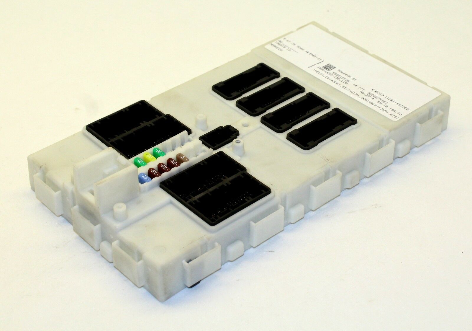 BMW FEM Modul mit Sicherungen und Steckplätzen